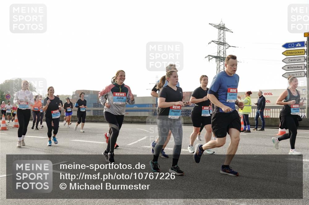 03.10.2026 - Köhlbrandbrückenlauf Michael Burmester http://msf.ph/oto/10767226 03.10.2026 09:23:45 Position 3 3523, 1021, 1020 meine-sportfotos.de