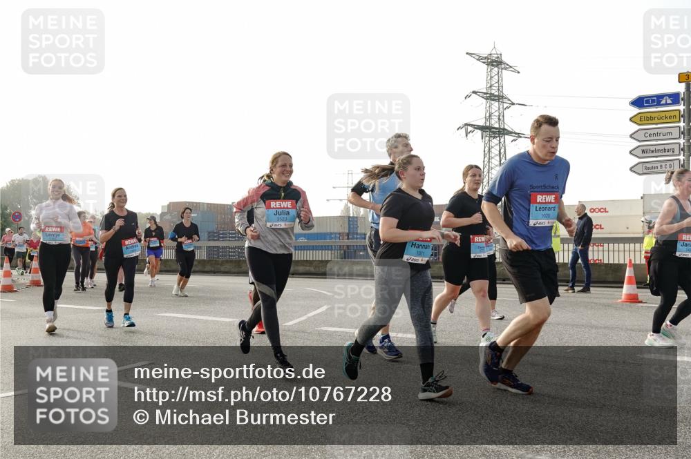 03.10.2026 - Köhlbrandbrückenlauf Michael Burmester http://msf.ph/oto/10767228 03.10.2026 09:23:45 Position 3 3523, 1021, 1020, 3 meine-sportfotos.de