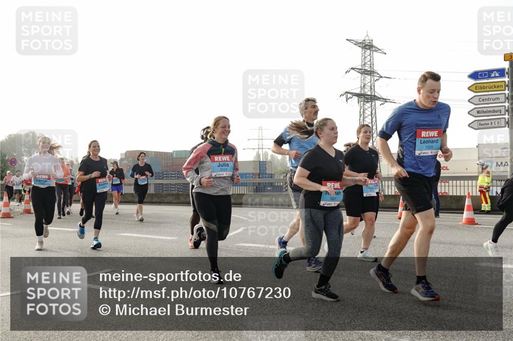03.10.2026 - Köhlbrandbrückenlauf Michael Burmester http://msf.ph/oto/10767230 03.10.2026 09:23:45 Position 3 3523, 1021, 1020 meine-sportfotos.de