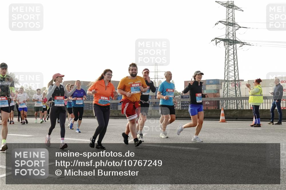 03.10.2026 - Köhlbrandbrückenlauf Michael Burmester http://msf.ph/oto/10767249 03.10.2026 09:23:49 Position 3 1966, 3305, 00 meine-sportfotos.de