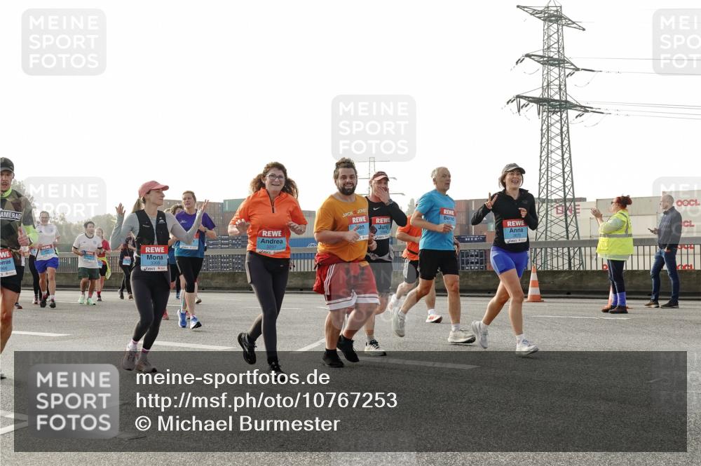 03.10.2026 - Köhlbrandbrückenlauf Michael Burmester http://msf.ph/oto/10767253 03.10.2026 09:23:49 Position 3 966, 3305, 3207 meine-sportfotos.de