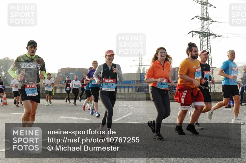 03.10.2026 - Köhlbrandbrückenlauf Michael Burmester http://msf.ph/oto/10767255 03.10.2026 09:23:50 Position 3 1966, 3305, 3207 meine-sportfotos.de