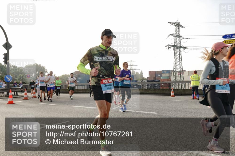 03.10.2026 - Köhlbrandbrückenlauf Michael Burmester http://msf.ph/oto/10767261 03.10.2026 09:23:51 Position 3 1966, 3305 meine-sportfotos.de