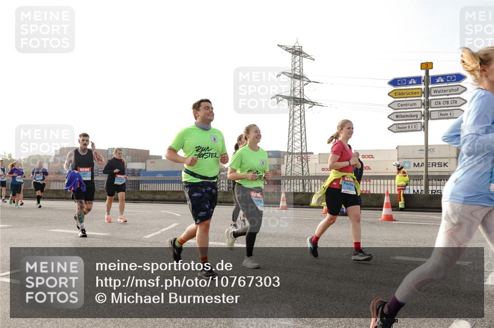 03.10.2026 - Köhlbrandbrückenlauf Michael Burmester http://msf.ph/oto/10767303 03.10.2026 09:23:56 Position 3 3413, 2227, 312, 3 meine-sportfotos.de