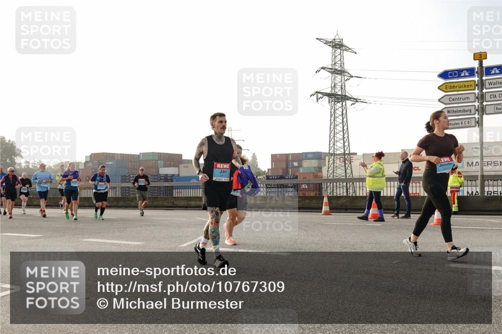03.10.2026 - Köhlbrandbrückenlauf Michael Burmester http://msf.ph/oto/10767309 03.10.2026 09:23:58 Position 3 3, 3413, 3417 meine-sportfotos.de