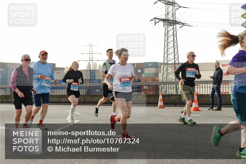 03.10.2026 - Köhlbrandbrückenlauf Michael Burmester http://msf.ph/oto/10767324 03.10.2026 09:24:03 Position 3 1802, 1704, 1434 meine-sportfotos.de