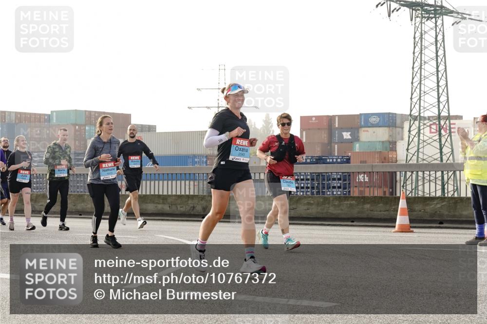 03.10.2026 - Köhlbrandbrückenlauf Michael Burmester http://msf.ph/oto/10767372 03.10.2026 09:24:11 Position 3 1999, 1913, 2543, 1951 meine-sportfotos.de