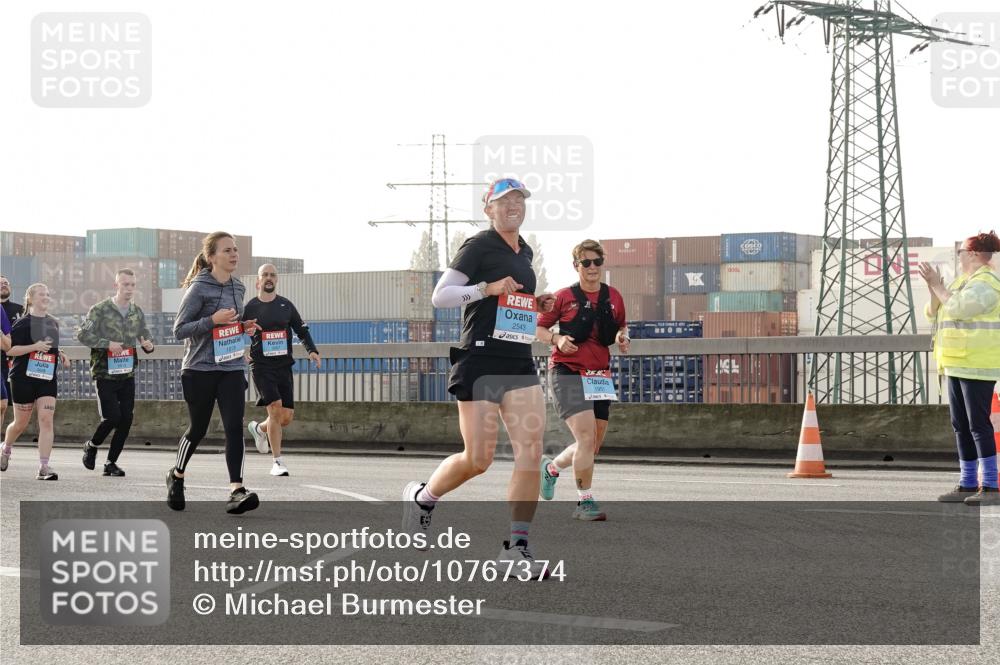 03.10.2026 - Köhlbrandbrückenlauf Michael Burmester http://msf.ph/oto/10767374 03.10.2026 09:24:11 Position 3 1999, 1913, 2543, 1951 meine-sportfotos.de