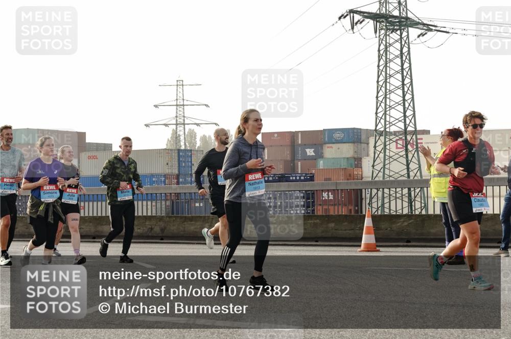 03.10.2026 - Köhlbrandbrückenlauf Michael Burmester http://msf.ph/oto/10767382 03.10.2026 09:24:13 Position 3 1999, 1913, 1951 meine-sportfotos.de