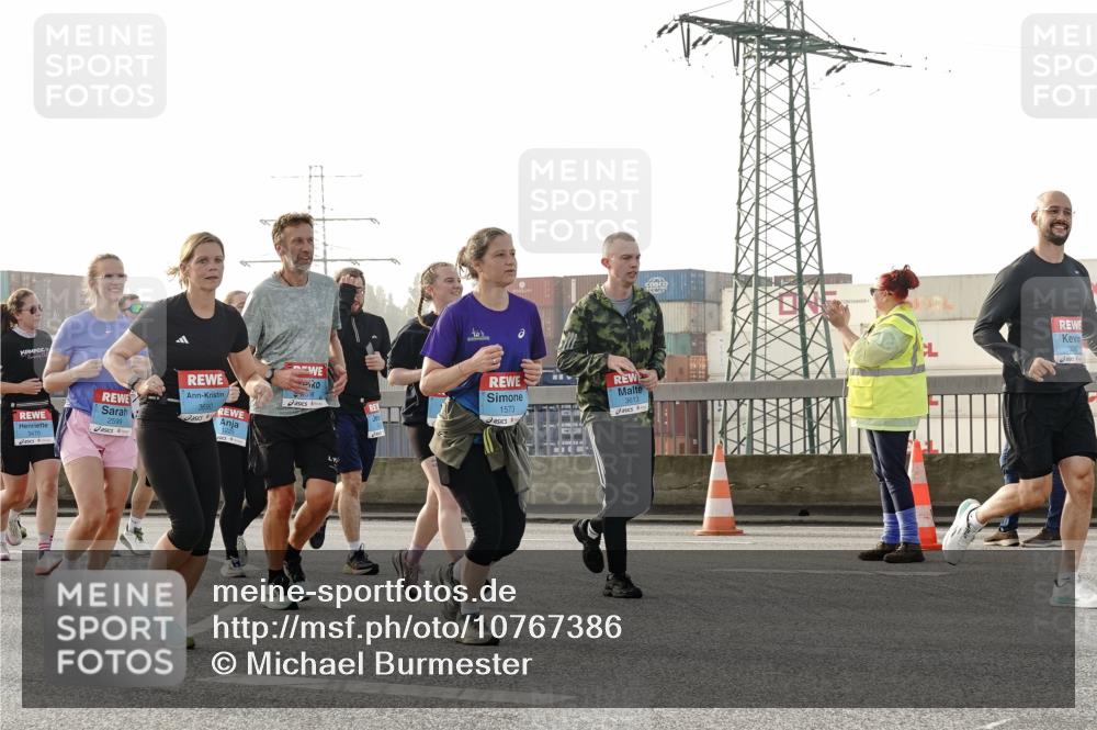03.10.2026 - Köhlbrandbrückenlauf Michael Burmester http://msf.ph/oto/10767386 03.10.2026 09:24:14 Position 3 2599, 3690, 1573 meine-sportfotos.de
