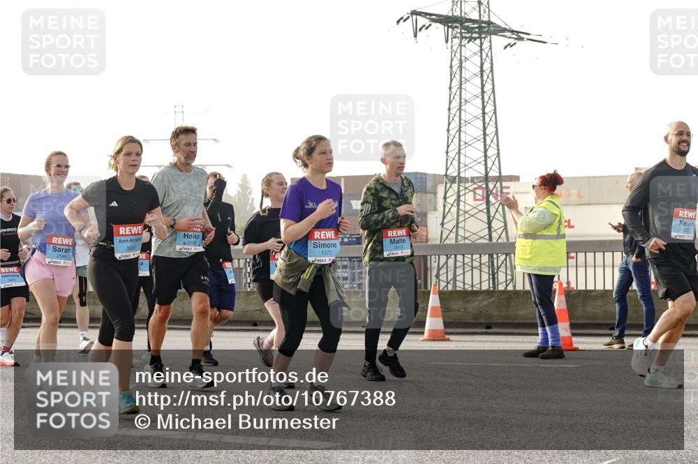 03.10.2026 - Köhlbrandbrückenlauf Michael Burmester http://msf.ph/oto/10767388 03.10.2026 09:24:15 Position 3 1, 2599, 3690, 2598, 1573, 3613, 3267 meine-sportfotos.de