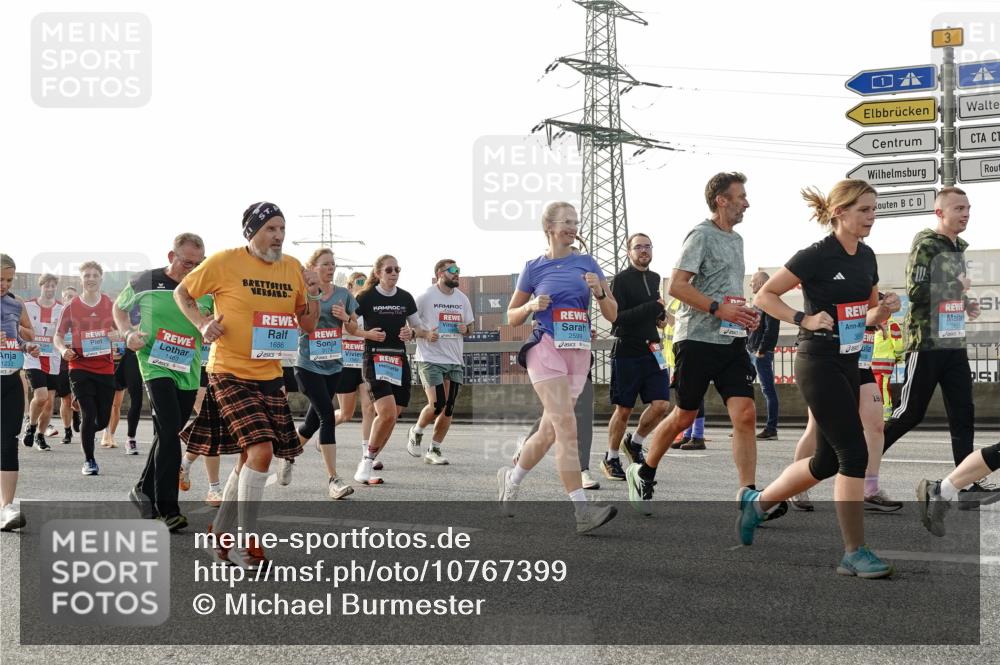 03.10.2026 - Köhlbrandbrückenlauf Michael Burmester http://msf.ph/oto/10767399 03.10.2026 09:24:16 Position 3 1233, 1686, 3174, 2599, 3, 199 meine-sportfotos.de