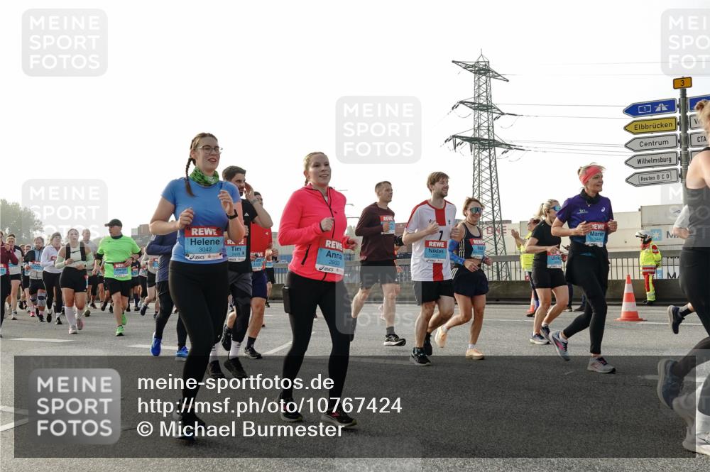 03.10.2026 - Köhlbrandbrückenlauf Michael Burmester http://msf.ph/oto/10767424 03.10.2026 09:24:19 Position 3 3042, 2976, 2933, 3448, 3 meine-sportfotos.de