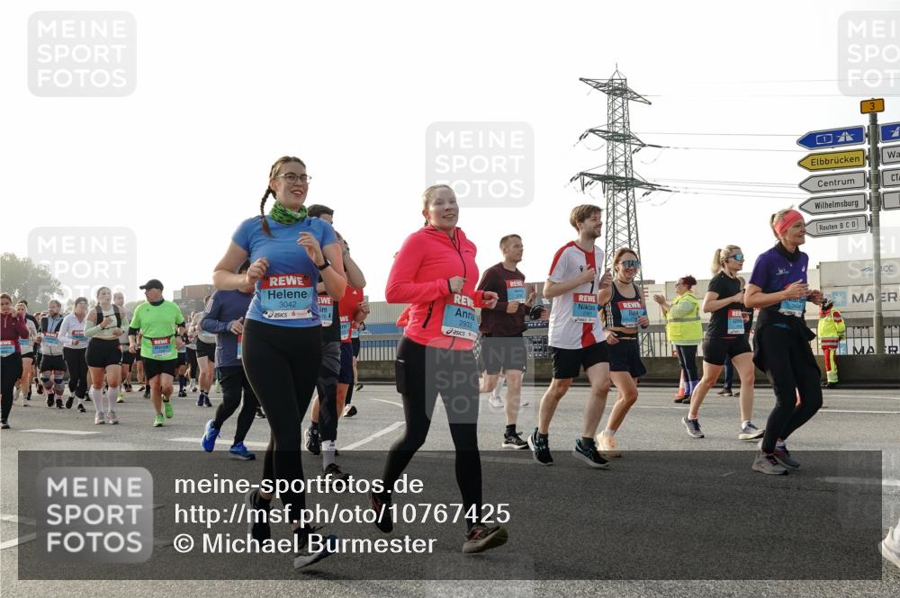 03.10.2026 - Köhlbrandbrückenlauf Michael Burmester http://msf.ph/oto/10767425 03.10.2026 09:24:20 Position 3 3042, 2933, 344 meine-sportfotos.de