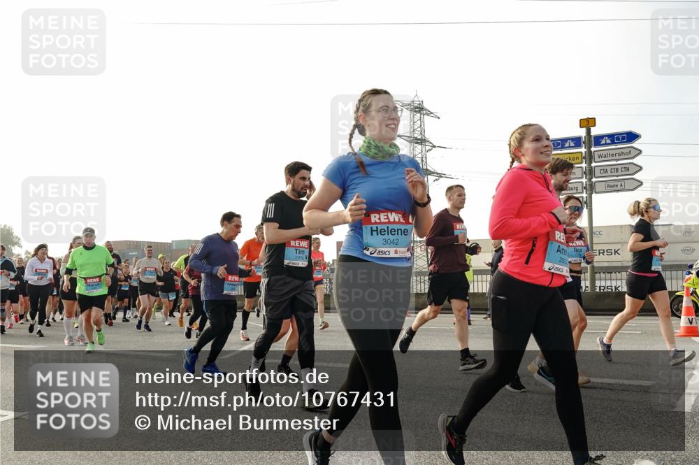 03.10.2026 - Köhlbrandbrückenlauf Michael Burmester http://msf.ph/oto/10767431 03.10.2026 09:24:20 Position 3 3042, 2976, 293 meine-sportfotos.de