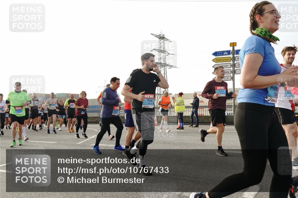 03.10.2026 - Köhlbrandbrückenlauf Michael Burmester http://msf.ph/oto/10767433 03.10.2026 09:24:21 Position 3 2976, 3746, 2761 meine-sportfotos.de