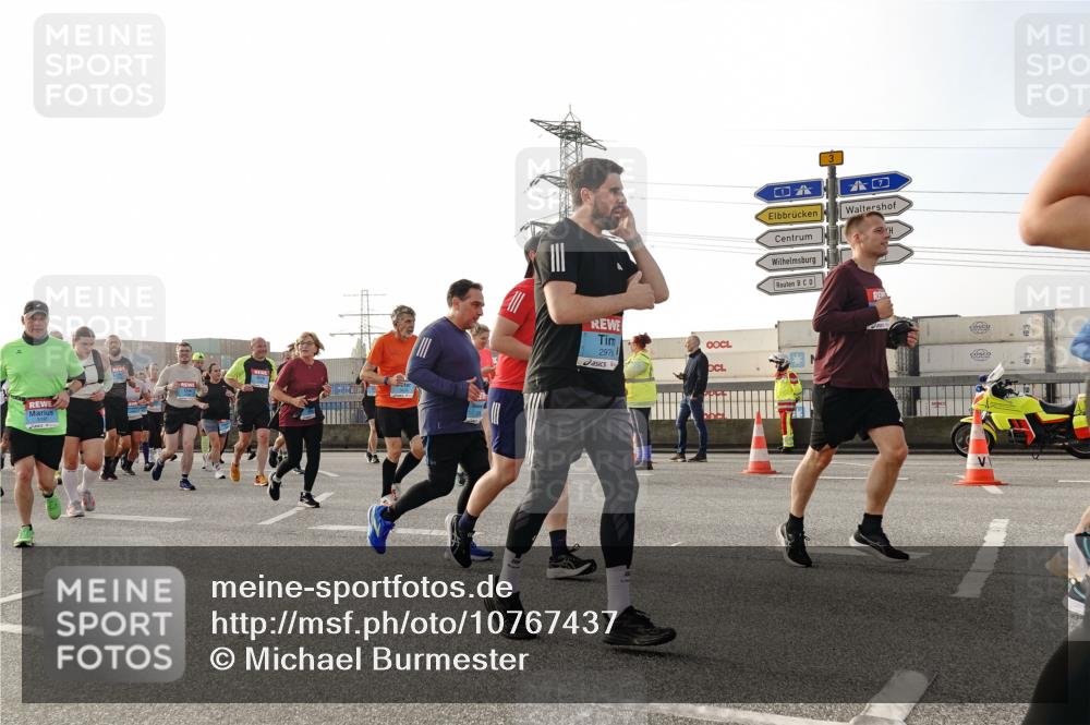 03.10.2026 - Köhlbrandbrückenlauf Michael Burmester http://msf.ph/oto/10767437 03.10.2026 09:24:21 Position 3 2976 meine-sportfotos.de