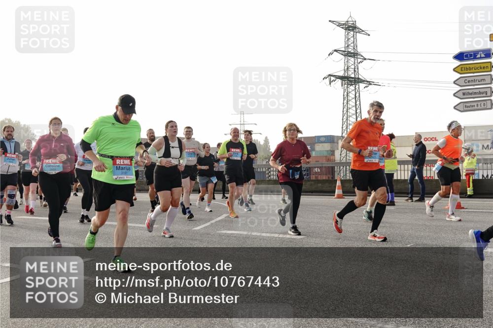03.10.2026 - Köhlbrandbrückenlauf Michael Burmester http://msf.ph/oto/10767443 03.10.2026 09:24:22 Position 3 3342, 3669, 3181 meine-sportfotos.de