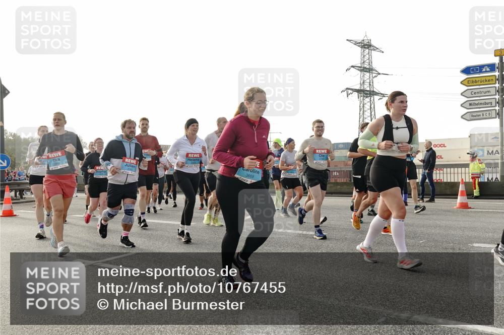 03.10.2026 - Köhlbrandbrückenlauf Michael Burmester http://msf.ph/oto/10767455 03.10.2026 09:24:24 Position 3 2866, 3669, 3 meine-sportfotos.de