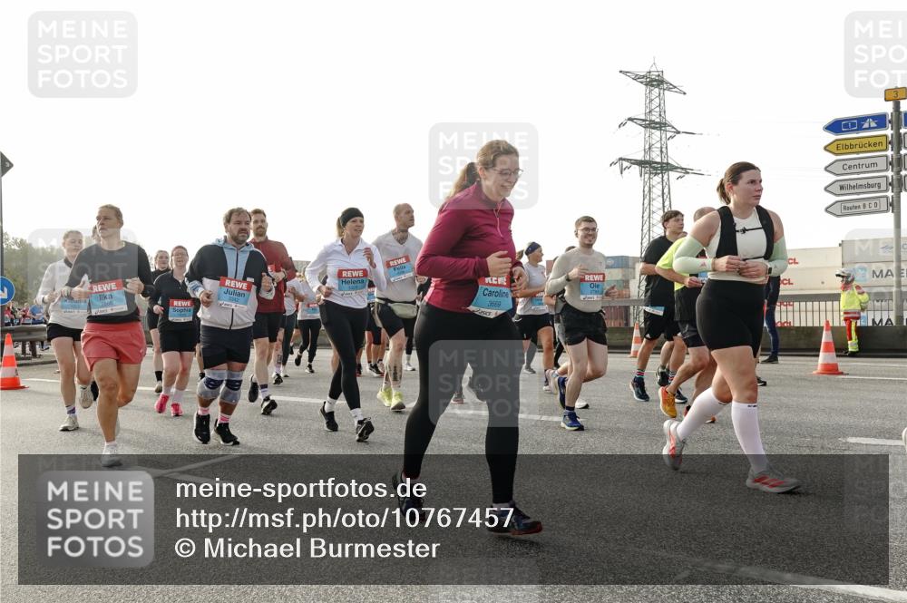 03.10.2026 - Köhlbrandbrückenlauf Michael Burmester http://msf.ph/oto/10767457 03.10.2026 09:24:24 Position 3 1822, 2866, 3669 meine-sportfotos.de