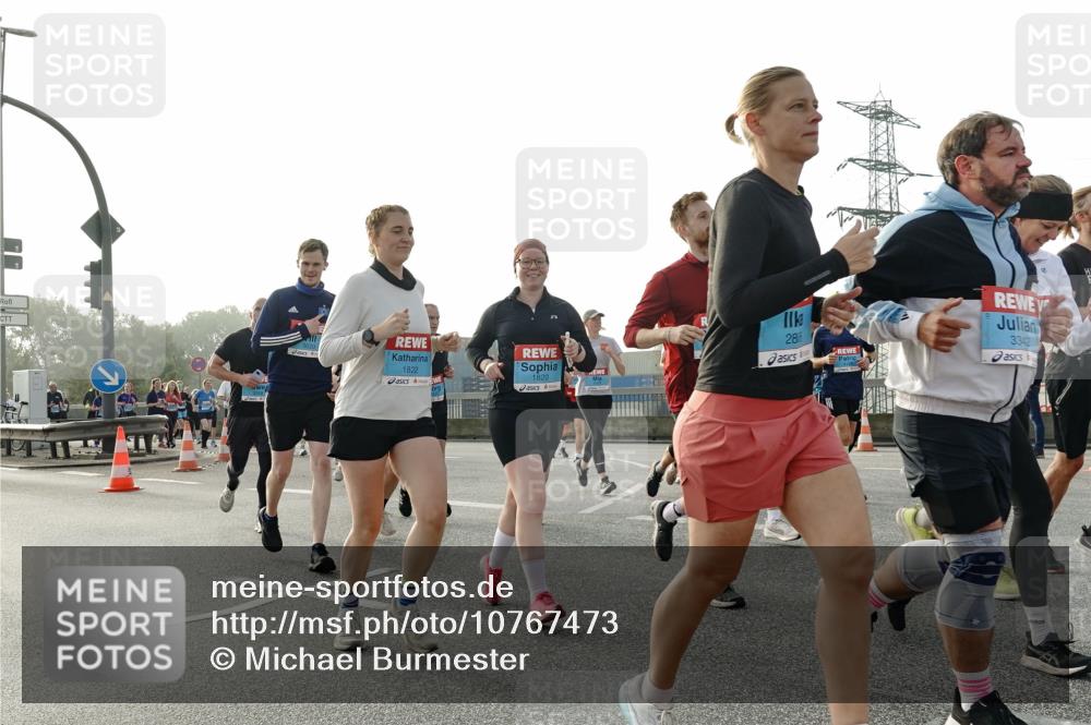 03.10.2026 - Köhlbrandbrückenlauf Michael Burmester http://msf.ph/oto/10767473 03.10.2026 09:24:26 Position 3 1822, 1820, 28, 3342 meine-sportfotos.de