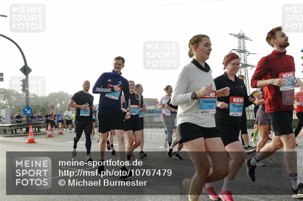 03.10.2026 - Köhlbrandbrückenlauf Michael Burmester http://msf.ph/oto/10767479 03.10.2026 09:24:26 Position 3 3259, 3620, 819, 1822, 182 meine-sportfotos.de
