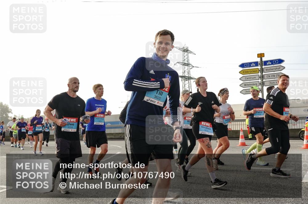 03.10.2026 - Köhlbrandbrückenlauf Michael Burmester http://msf.ph/oto/10767490 03.10.2026 09:24:27 Position 3 1012, 3259, 3620, 3274 meine-sportfotos.de