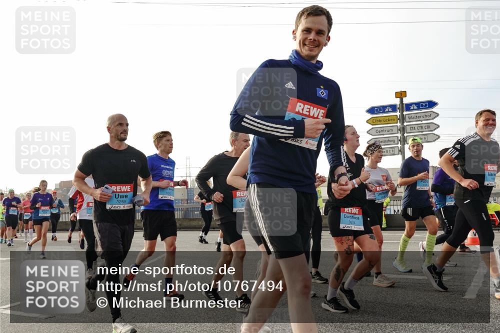03.10.2026 - Köhlbrandbrückenlauf Michael Burmester http://msf.ph/oto/10767494 03.10.2026 09:24:27 Position 3 3259, 1012, 31, 3274 meine-sportfotos.de