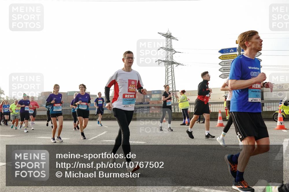 03.10.2026 - Köhlbrandbrückenlauf Michael Burmester http://msf.ph/oto/10767502 03.10.2026 09:24:29 Position 3 1800, 1850, 1012 meine-sportfotos.de