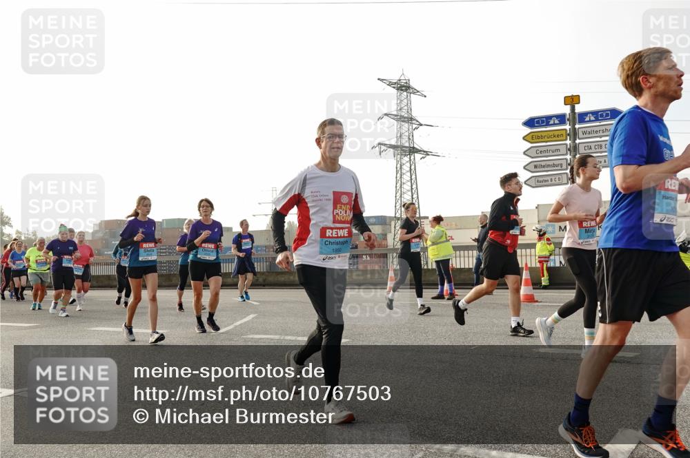 03.10.2026 - Köhlbrandbrückenlauf Michael Burmester http://msf.ph/oto/10767503 03.10.2026 09:24:29 Position 3 122, 1800, 1850, 3129 meine-sportfotos.de