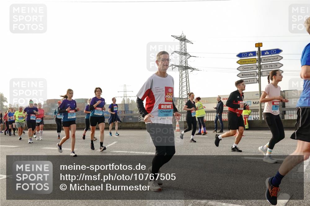 03.10.2026 - Köhlbrandbrückenlauf Michael Burmester http://msf.ph/oto/10767505 03.10.2026 09:24:29 Position 3 1800, 1850, 3, 000 meine-sportfotos.de