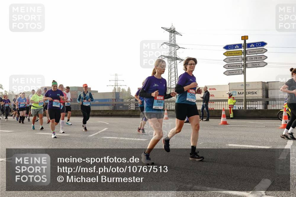 03.10.2026 - Köhlbrandbrückenlauf Michael Burmester http://msf.ph/oto/10767513 03.10.2026 09:24:30 Position 3 3526, 3525, 3 meine-sportfotos.de