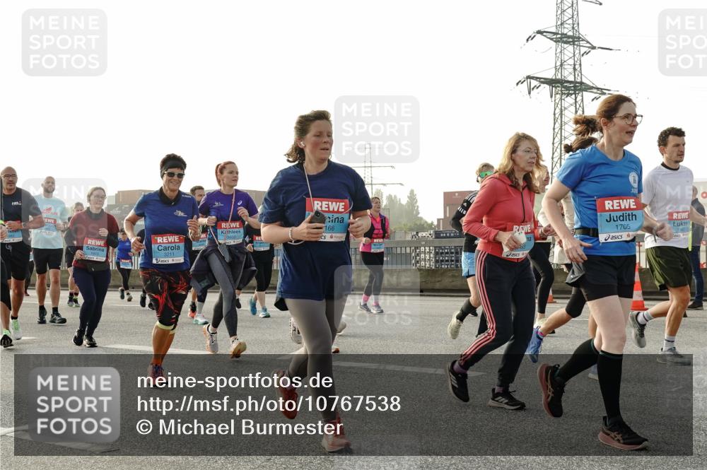 03.10.2026 - Köhlbrandbrückenlauf Michael Burmester http://msf.ph/oto/10767538 03.10.2026 09:24:36 Position 3 3, 3211, 166, 1705, 93 meine-sportfotos.de