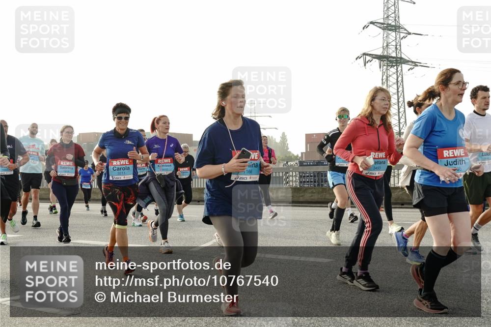 03.10.2026 - Köhlbrandbrückenlauf Michael Burmester http://msf.ph/oto/10767540 03.10.2026 09:24:36 Position 3 1400, 1915, 166, 3211, 3493, 5 meine-sportfotos.de