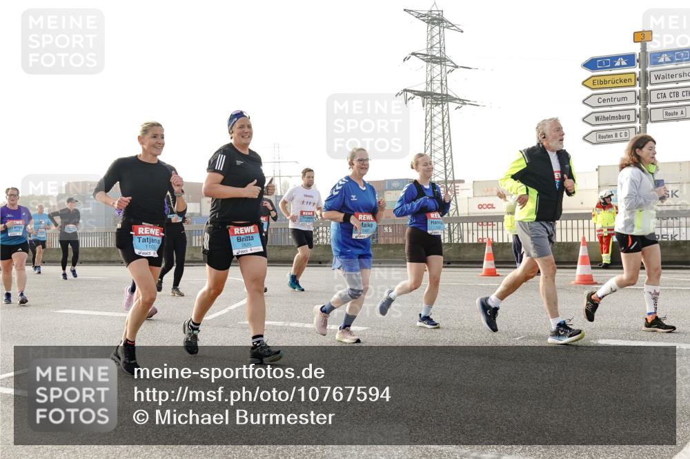 03.10.2026 - Köhlbrandbrückenlauf Michael Burmester http://msf.ph/oto/10767594 03.10.2026 09:24:46 Position 3 1103, 2825, 1487, 3 meine-sportfotos.de