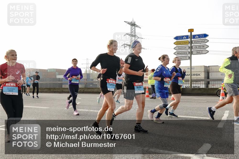 03.10.2026 - Köhlbrandbrückenlauf Michael Burmester http://msf.ph/oto/10767601 03.10.2026 09:24:47 Position 3 3826, 1103, 2825 meine-sportfotos.de