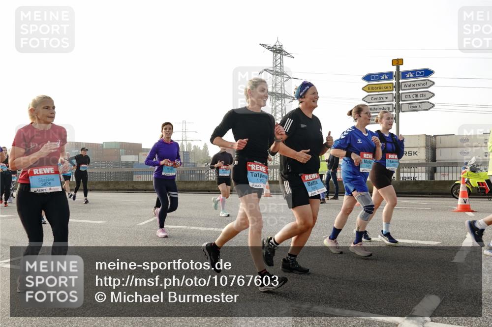 03.10.2026 - Köhlbrandbrückenlauf Michael Burmester http://msf.ph/oto/10767603 03.10.2026 09:24:47 Position 3 3826, 1103, 2825, 3 meine-sportfotos.de