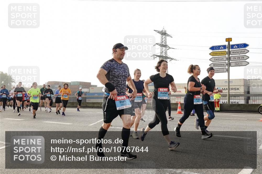 03.10.2026 - Köhlbrandbrückenlauf Michael Burmester http://msf.ph/oto/10767644 03.10.2026 09:24:53 Position 3 3, 3589, 3193, 3105 meine-sportfotos.de