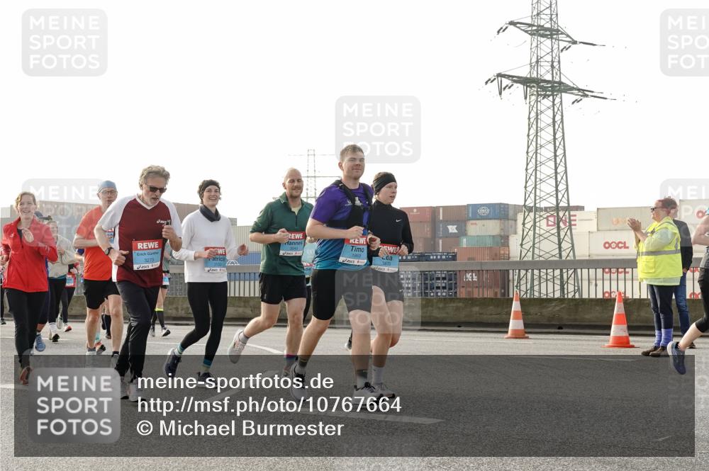 03.10.2026 - Köhlbrandbrückenlauf Michael Burmester http://msf.ph/oto/10767664 03.10.2026 09:24:57 Position 3 1869, 1870, 3273, 3133 meine-sportfotos.de