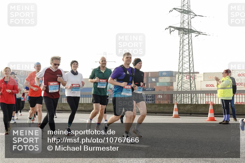 03.10.2026 - Köhlbrandbrückenlauf Michael Burmester http://msf.ph/oto/10767666 03.10.2026 09:24:57 Position 3 3273, 3133, 3045, 1870, 1869 meine-sportfotos.de