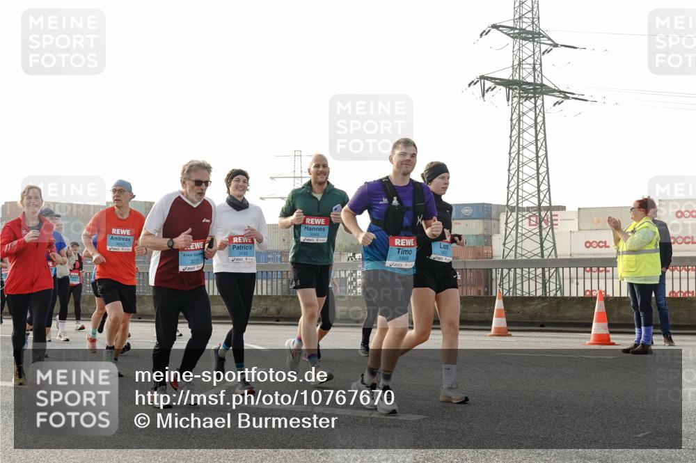 03.10.2026 - Köhlbrandbrückenlauf Michael Burmester http://msf.ph/oto/10767670 03.10.2026 09:24:57 Position 3 3045, 1870, 3133, 1869, 3273 meine-sportfotos.de