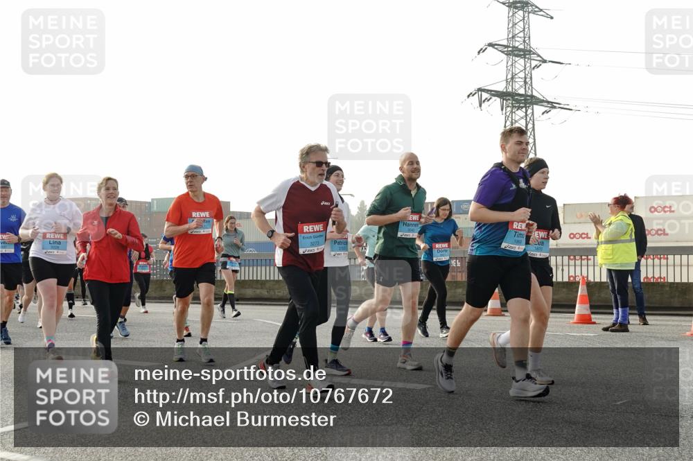 03.10.2026 - Köhlbrandbrückenlauf Michael Burmester http://msf.ph/oto/10767672 03.10.2026 09:24:58 Position 3 3273, 3045, 1869, 1870 meine-sportfotos.de