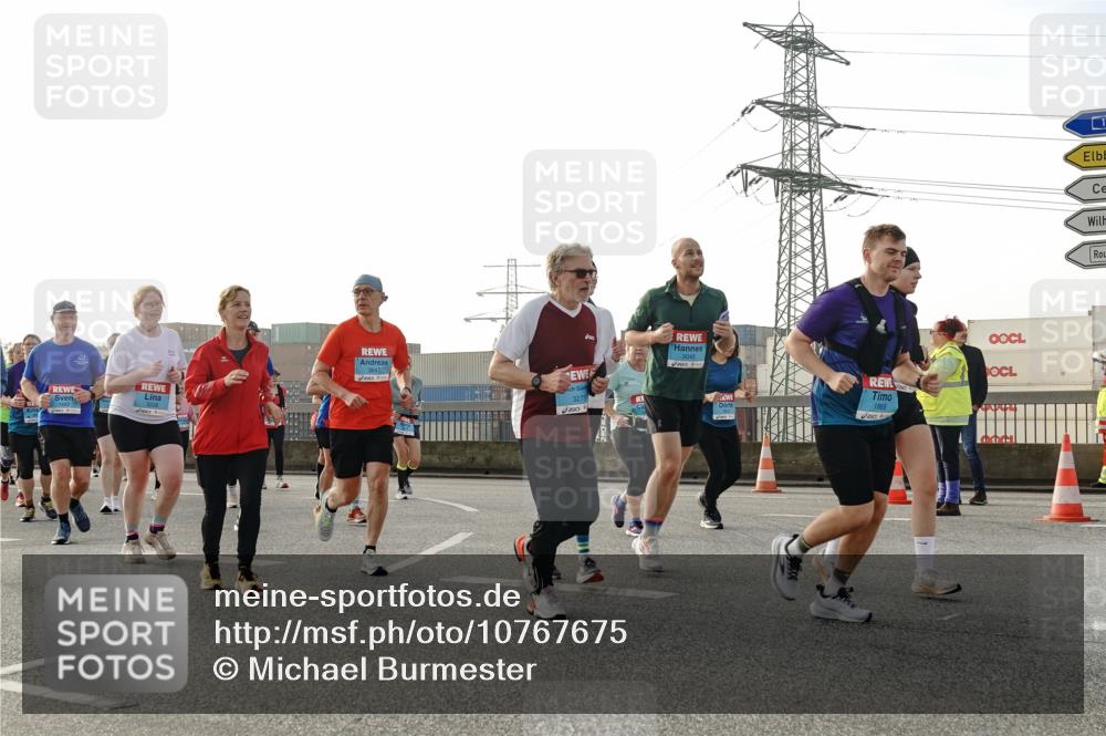 03.10.2026 - Köhlbrandbrückenlauf Michael Burmester http://msf.ph/oto/10767675 03.10.2026 09:24:58 Position 3 3647, 3273, 1869, 1 meine-sportfotos.de