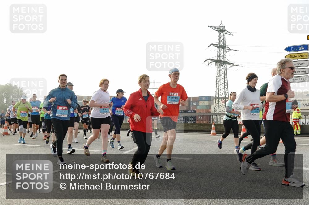 03.10.2026 - Köhlbrandbrückenlauf Michael Burmester http://msf.ph/oto/10767684 03.10.2026 09:24:59 Position 3 3228, 3219, 3647, 3133 meine-sportfotos.de