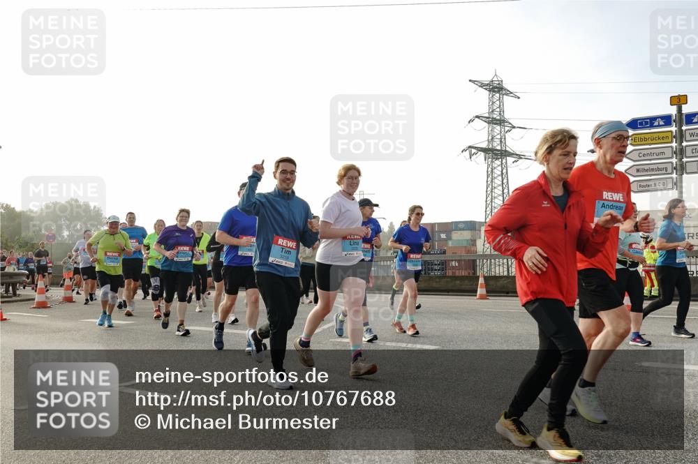 03.10.2026 - Köhlbrandbrückenlauf Michael Burmester http://msf.ph/oto/10767688 03.10.2026 09:25:00 Position 3 3219, 1 meine-sportfotos.de