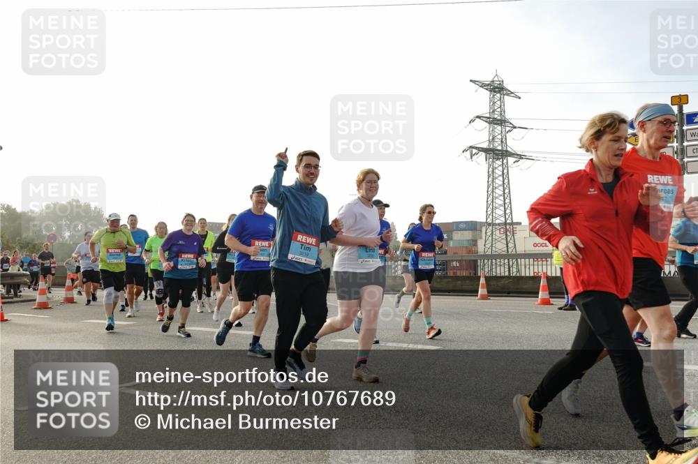 03.10.2026 - Köhlbrandbrückenlauf Michael Burmester http://msf.ph/oto/10767689 03.10.2026 09:25:00 Position 3 3219, 47 meine-sportfotos.de