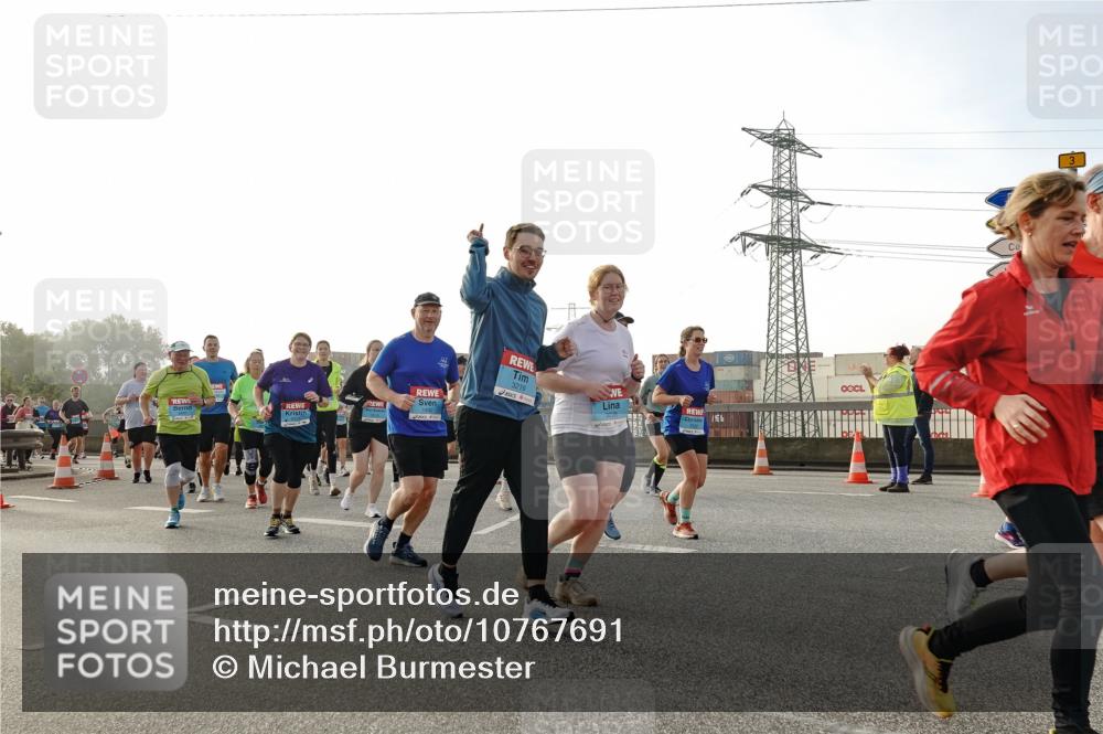 03.10.2026 - Köhlbrandbrückenlauf Michael Burmester http://msf.ph/oto/10767691 03.10.2026 09:25:00 Position 3 3219, 1492, 3228 meine-sportfotos.de