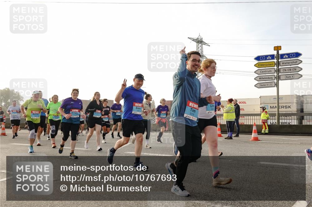 03.10.2026 - Köhlbrandbrückenlauf Michael Burmester http://msf.ph/oto/10767693 03.10.2026 09:25:00 Position 3 1492, 3219, 3 meine-sportfotos.de
