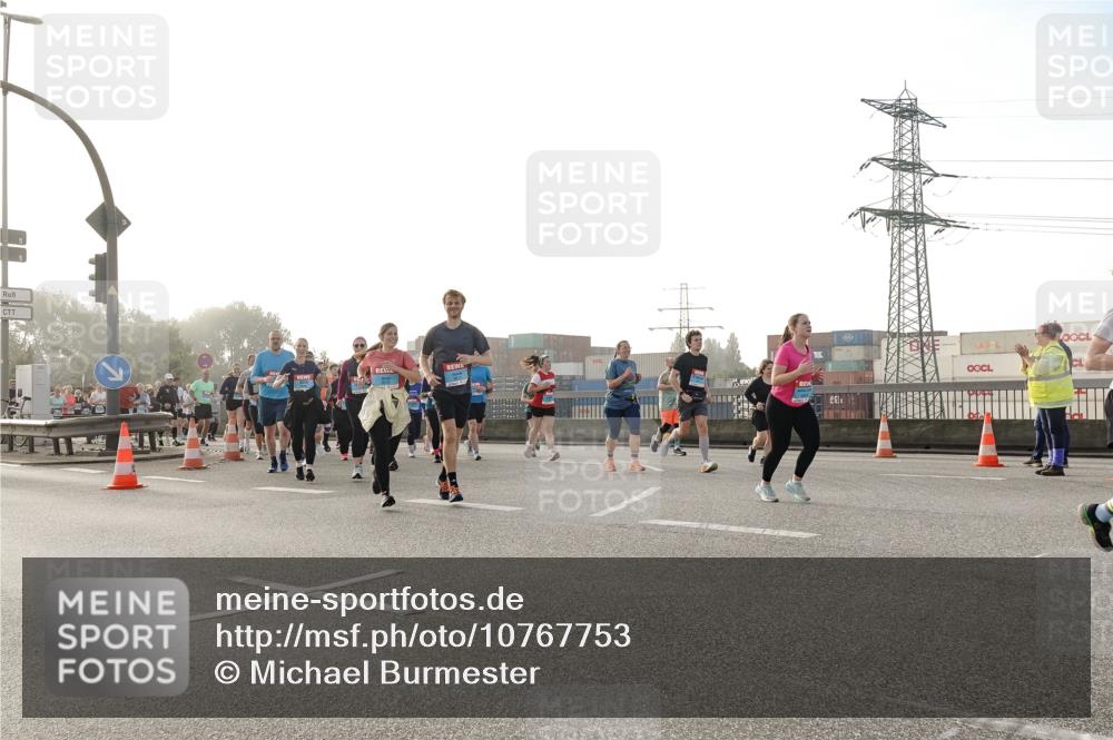 03.10.2026 - Köhlbrandbrückenlauf Michael Burmester http://msf.ph/oto/10767753 03.10.2026 09:25:08 Position 3  meine-sportfotos.de