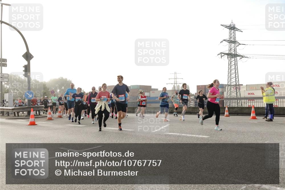 03.10.2026 - Köhlbrandbrückenlauf Michael Burmester http://msf.ph/oto/10767757 03.10.2026 09:25:08 Position 3  meine-sportfotos.de